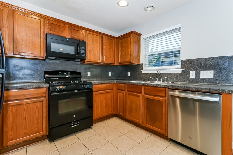 2,135/Mo, 13007 Fenland Field Ln Houston, TX 77047 Kitchen View 2