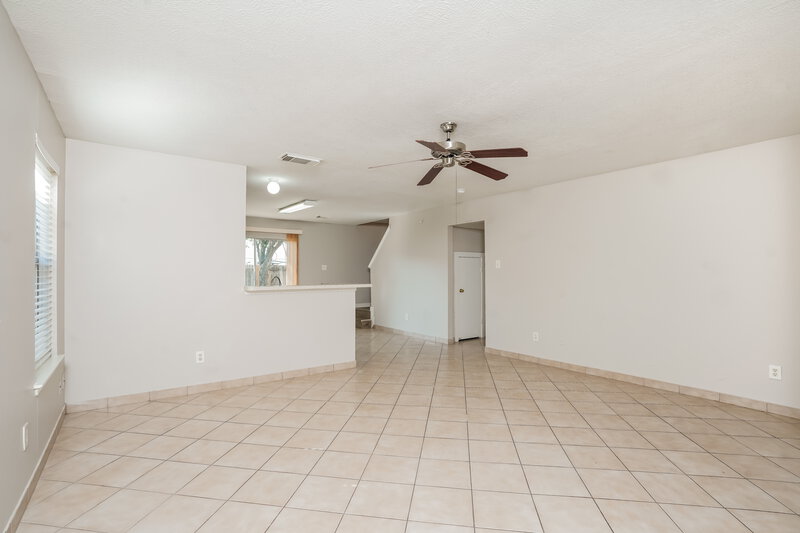 1,705/Mo, 7331 Parkland Manor Dr Cypress, TX 77433 Living Room View 2