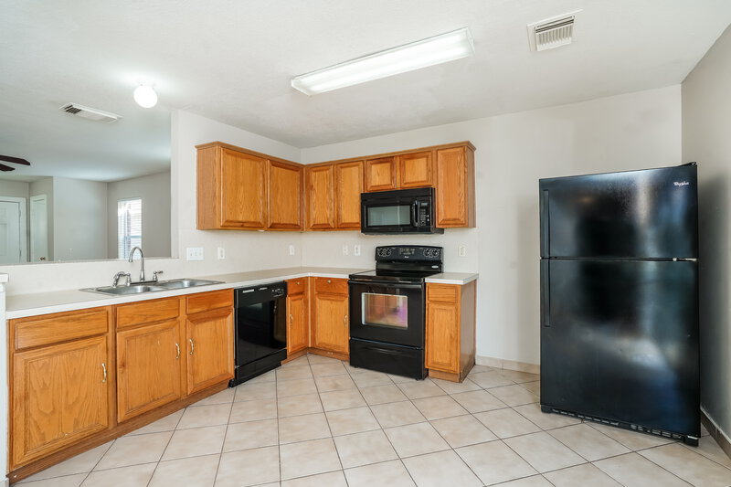 1,705/Mo, 7331 Parkland Manor Dr Cypress, TX 77433 Kitchen View