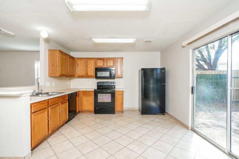 1,705/Mo, 7331 Parkland Manor Dr Cypress, TX 77433 Kitchen View 2