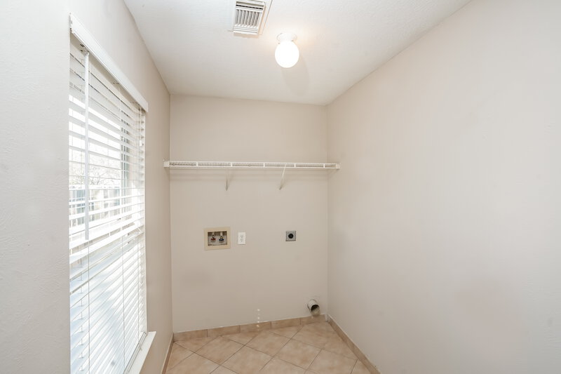 1,705/Mo, 7331 Parkland Manor Dr Cypress, TX 77433 Laundry Room View