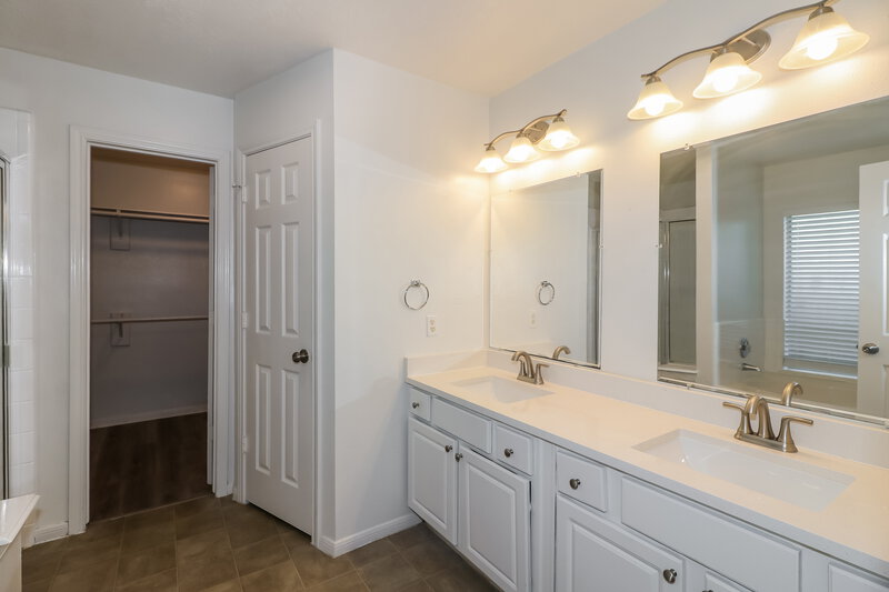 2,215/Mo, 1226 Peacham Ct Fresno, TX 77545 Main Bathroom View