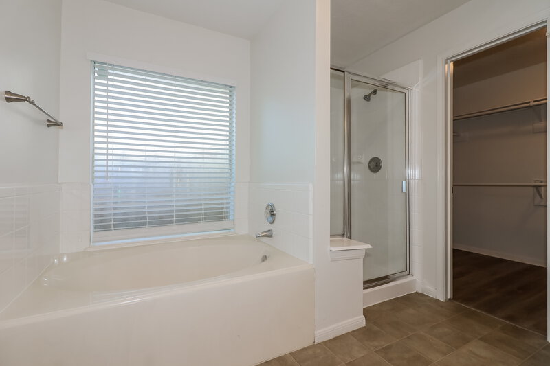 2,215/Mo, 1226 Peacham Ct Fresno, TX 77545 Main Bathroom View 2