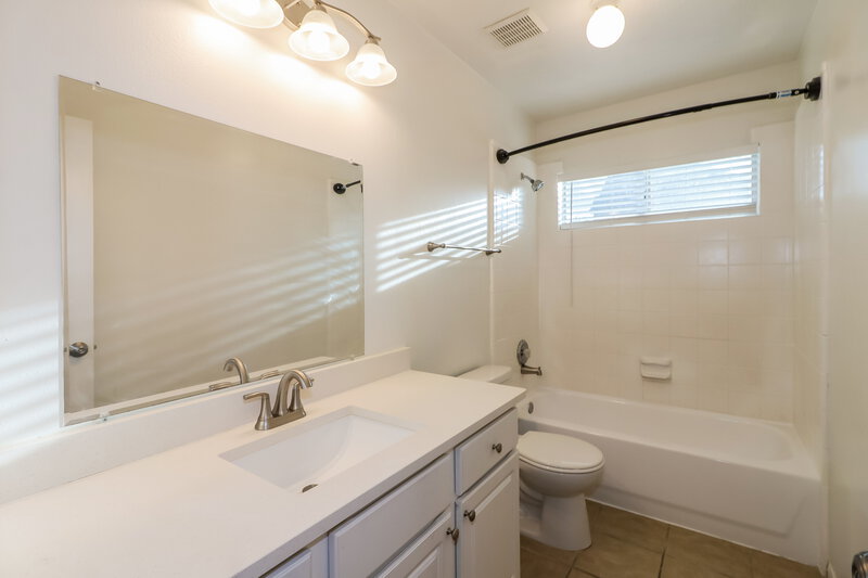2,215/Mo, 1226 Peacham Ct Fresno, TX 77545 Bathroom View