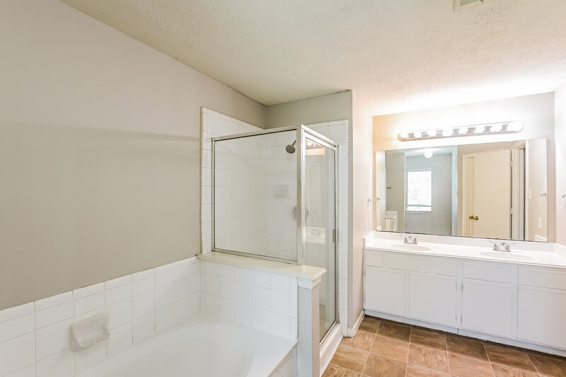 1,990/Mo, 4606 Serenity Trl Fresno, TX 77545 Main Bathroom View 2