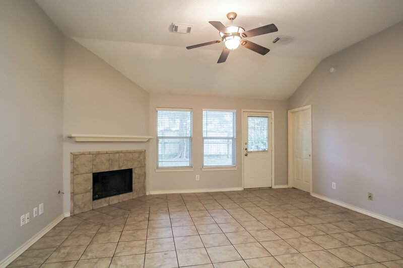 1,935/Mo, 19719 Faye Oaks Ct Humble, TX 77346 Living Room View