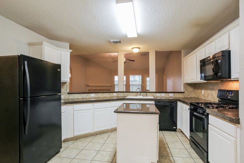 1,935/Mo, 19719 Faye Oaks Ct Humble, TX 77346 Kitchen View
