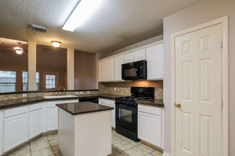 1,935/Mo, 19719 Faye Oaks Ct Humble, TX 77346 Kitchen View 2