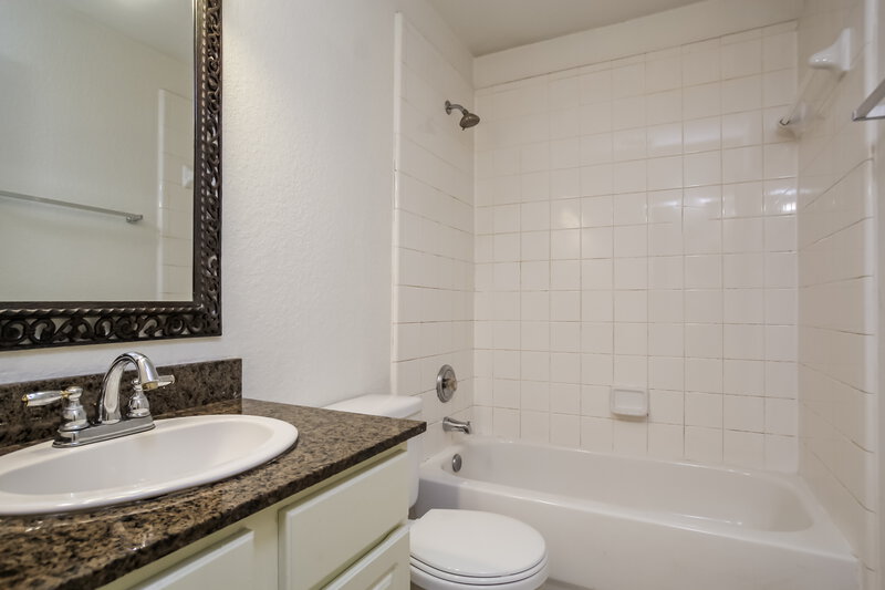1,935/Mo, 19719 Faye Oaks Ct Humble, TX 77346 Bathroom View