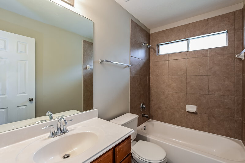 1,935/Mo, 4018 Falvel Shadow Creek Dr Spring, TX 77388 Bathroom View 2