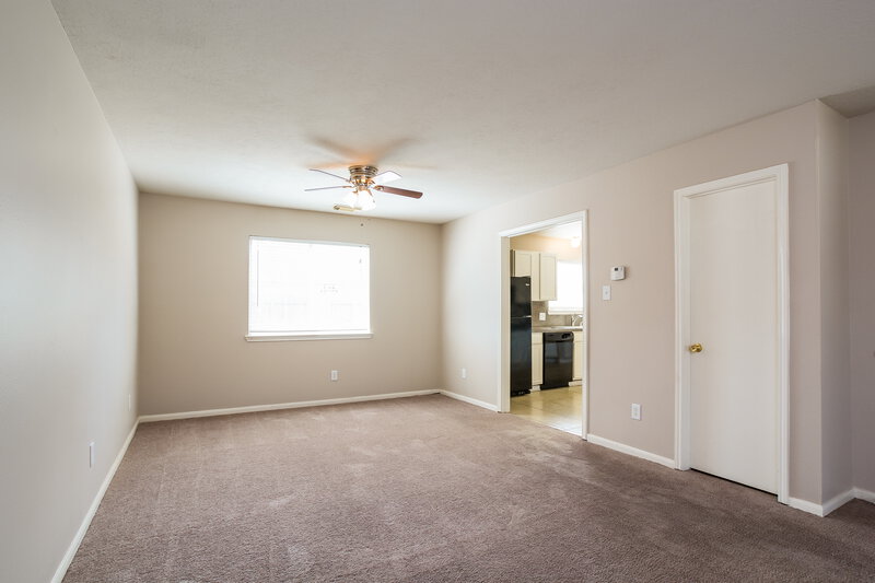 2,220/Mo, 4906 Woodland Meadows Ln Humble, TX 77346 Living Room View 3