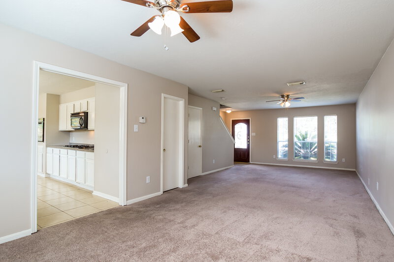 2,220/Mo, 4906 Woodland Meadows Ln Humble, TX 77346 Living Room View 4
