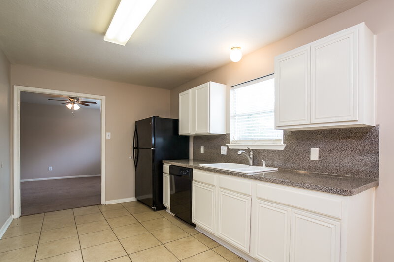 2,220/Mo, 4906 Woodland Meadows Ln Humble, TX 77346 Kitchen View 2