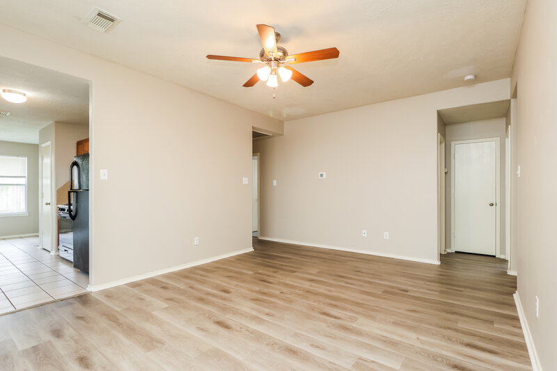 1,810/Mo, 7315 Winter Song Dr Magnolia, TX 77354 Living Room View