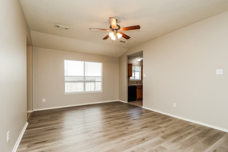 1,810/Mo, 7315 Winter Song Dr Magnolia, TX 77354 Living Room View 2
