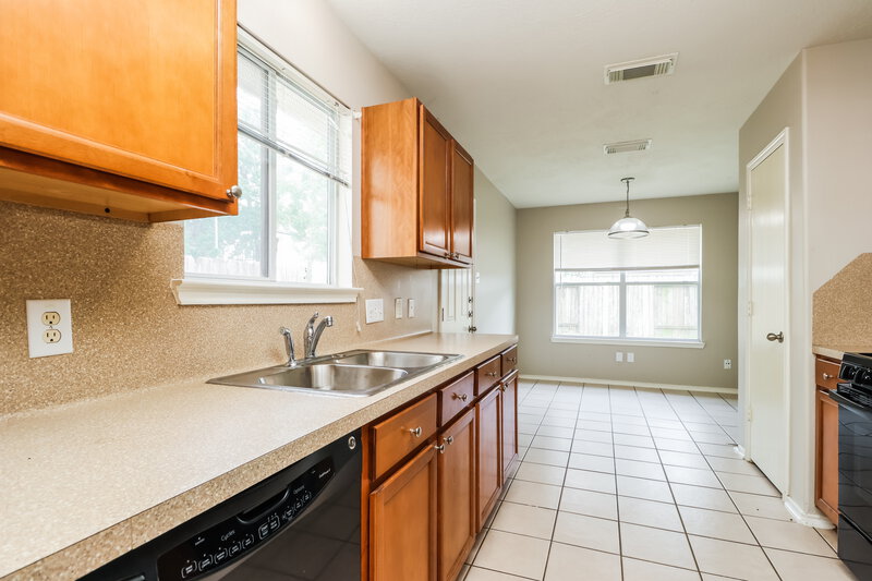 1,810/Mo, 7315 Winter Song Dr Magnolia, TX 77354 Kitchen View