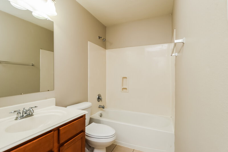 1,810/Mo, 7315 Winter Song Dr Magnolia, TX 77354 Main Bathroom View