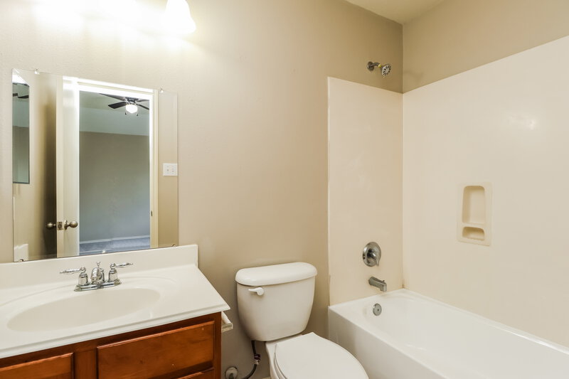 1,810/Mo, 7315 Winter Song Dr Magnolia, TX 77354 Bathroom View