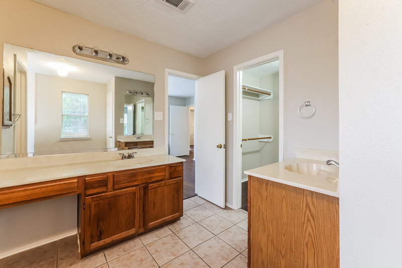 1,915/Mo, 3810 Village Well Dr Humble, TX 77396 Main Bathroom View