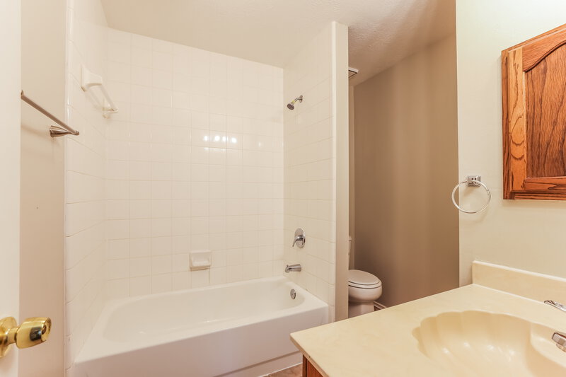 1,915/Mo, 3810 Village Well Dr Humble, TX 77396 Bathroom View