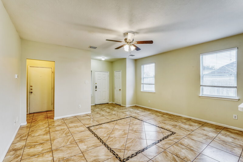 1,860/Mo, 4838 Montclair Hill Ln Fresno, TX 77545 Living Room View 2