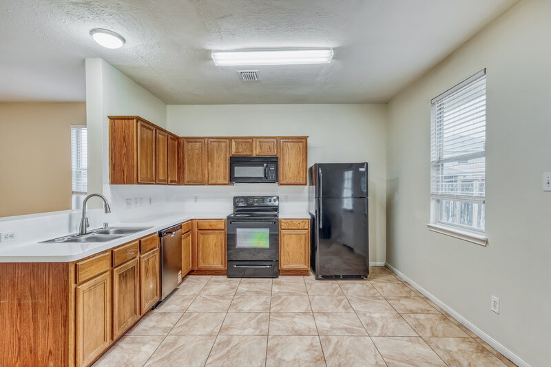 1,860/Mo, 4838 Montclair Hill Ln Fresno, TX 77545 Kitchen View 2