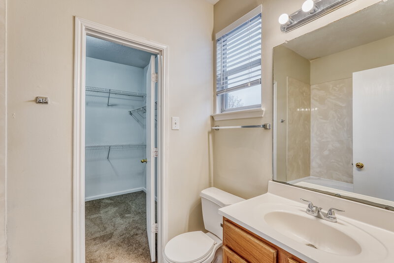 1,860/Mo, 4838 Montclair Hill Ln Fresno, TX 77545 Main Bathroom View