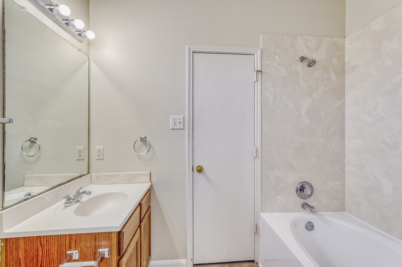 1,860/Mo, 4838 Montclair Hill Ln Fresno, TX 77545 Bathroom View