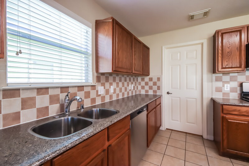 2,220/Mo, 29422 Legends Glen Dr Spring, TX 77386 Kitchen View 2