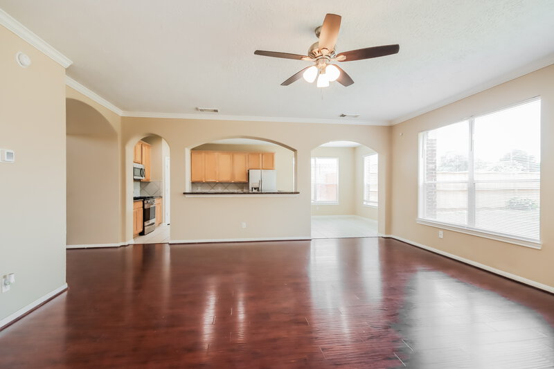 2,685/Mo, 7306 Leens Lodge Ln Humble, TX 77346 Living Room View 2