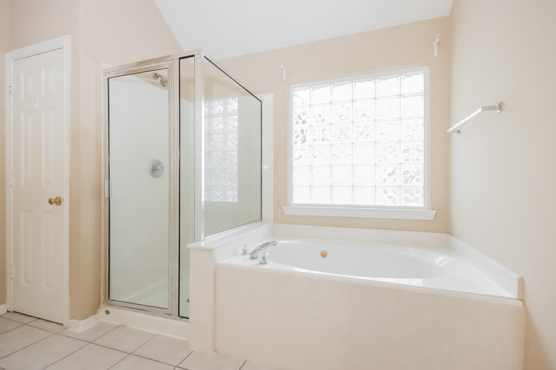 2,685/Mo, 7306 Leens Lodge Ln Humble, TX 77346 Main Bathroom View 2