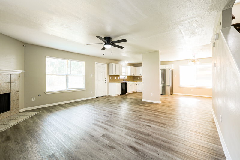 1,980/Mo, 8019 Scarlet Tanager Dr Humble, TX 77396 Living Room View