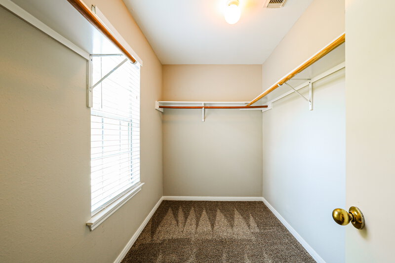 1,980/Mo, 8019 Scarlet Tanager Dr Humble, TX 77396 Walk In Closet View