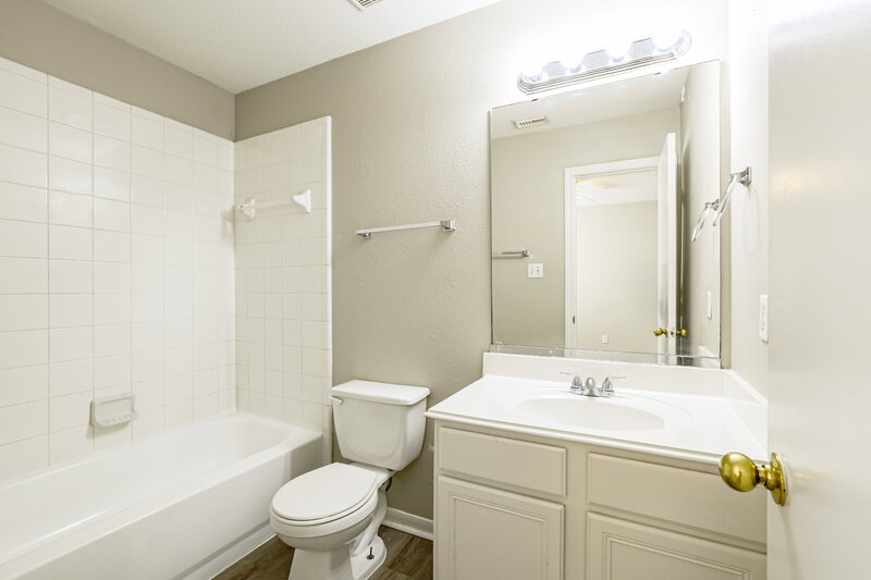 1,980/Mo, 8019 Scarlet Tanager Dr Humble, TX 77396 Bathroom View