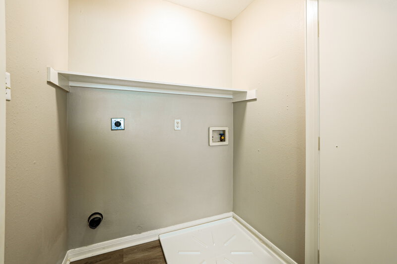 1,980/Mo, 8019 Scarlet Tanager Dr Humble, TX 77396 Laundry Room View