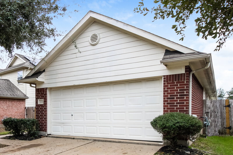 2,110/Mo, 14226 Brunswick Point Ln Houston, TX 77047 Front View