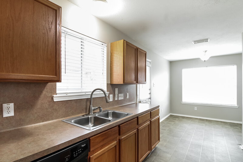 2,110/Mo, 14226 Brunswick Point Ln Houston, TX 77047 Kitchen View