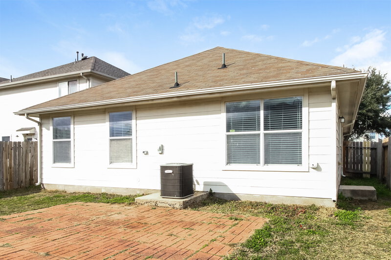 2,110/Mo, 14226 Brunswick Point Ln Houston, TX 77047 Rear View