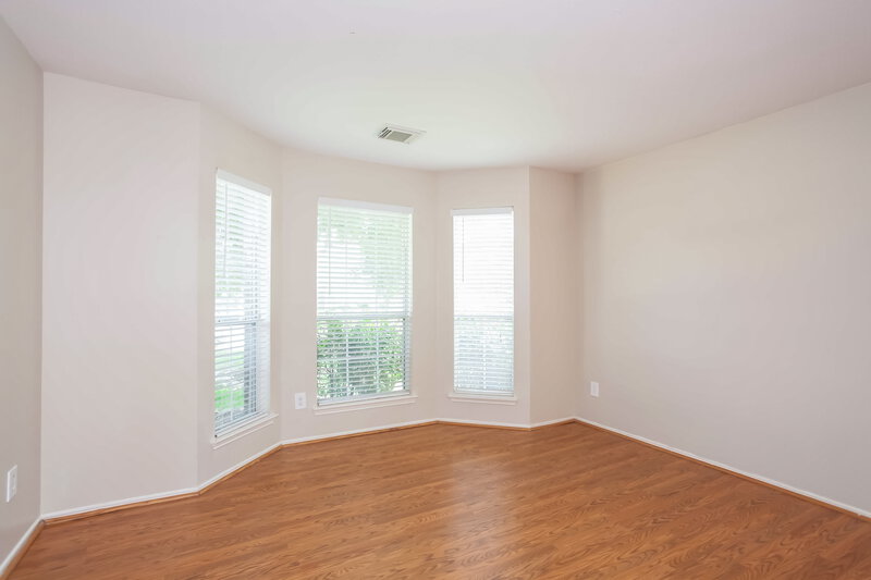 3,220/Mo, 1107 Sapling Crest Ct Fresno, TX 77545 Family Roomlarge View