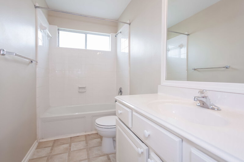 3,220/Mo, 1107 Sapling Crest Ct Fresno, TX 77545 Bathroomlarge View