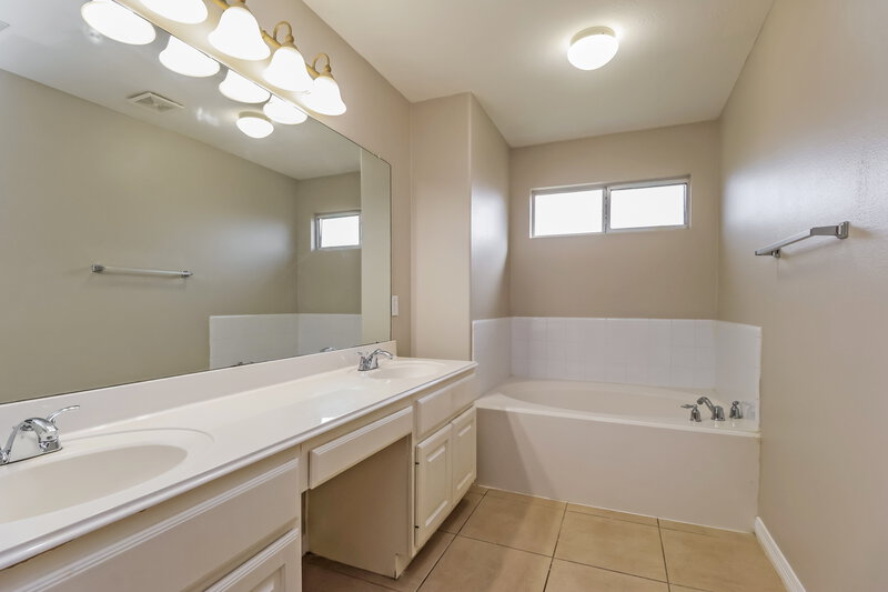 2,230/Mo, 2507 Soledad Ridge Dr Spring, TX 77373 Main Bathroom View 2