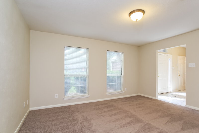 2,190/Mo, 20914 Lake Park Trl Humble, TX 77346 Living Room View