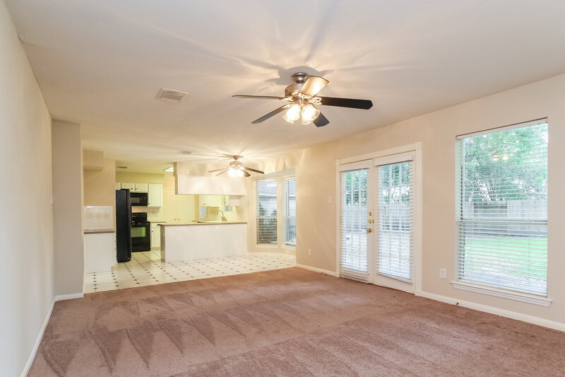 2,190/Mo, 20914 Lake Park Trl Humble, TX 77346 Living Room View 3