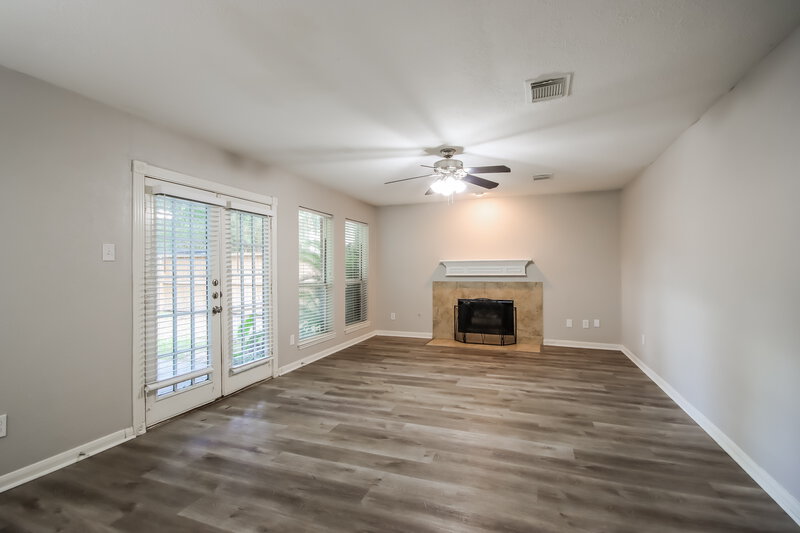2,400/Mo, 20914 Lake Park Trl Humble, TX 77346 Living Room View