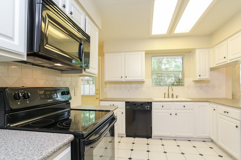 2,190/Mo, 20914 Lake Park Trl Humble, TX 77346 Kitchen View