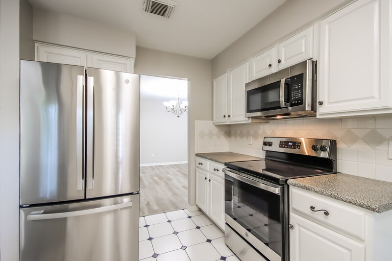 2,400/Mo, 20914 Lake Park Trl Humble, TX 77346 Kitchen View