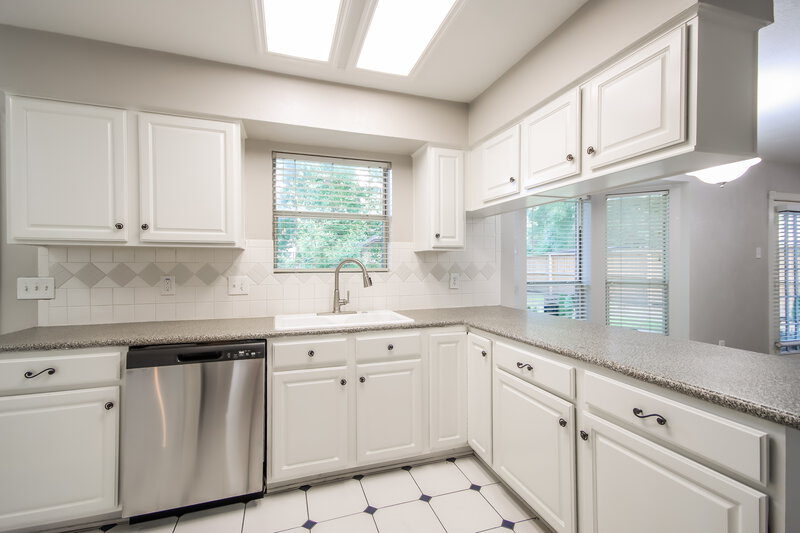 2,400/Mo, 20914 Lake Park Trl Humble, TX 77346 Kitchen View 2