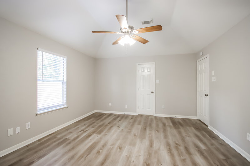 2,400/Mo, 20914 Lake Park Trl Humble, TX 77346 Main Bedroom View 2