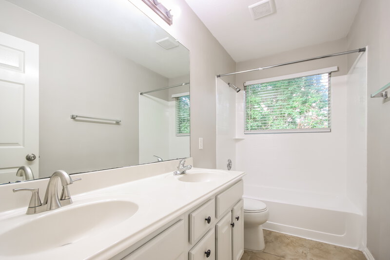2,400/Mo, 20914 Lake Park Trl Humble, TX 77346 Bathroom View