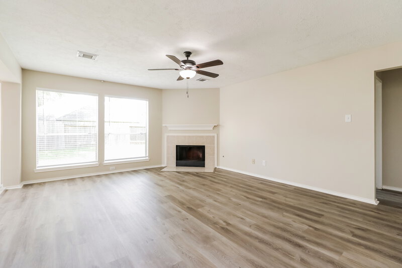 2,200/Mo, 5231 Timber Quail Dr Humble, TX 77346 Living Room View 2